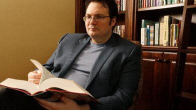 Brandon Sanderson Net Worth 2025 estimated at $50 million, bestselling fantasy author of Mistborn and The Stormlight Archive.